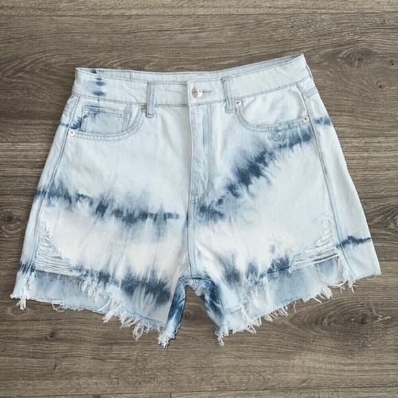 American Eagle Highest Rise Mom Shorts Tie Dye Raw Hem Light Blue Wash US 4 - Picture 1 of 10